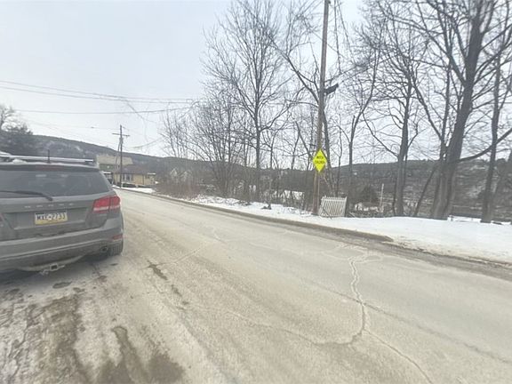 2nd image of 609 E 4th St
