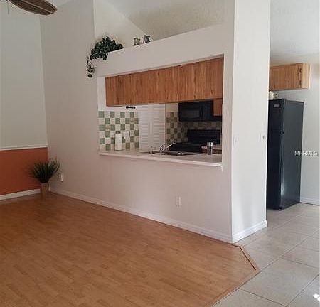5th image of 647 Bellingham Pl
