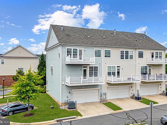 2nd image of 43547 Popes Creek Sq