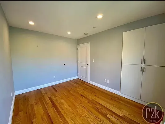 Rented by Realty 2000 Corp | media 9