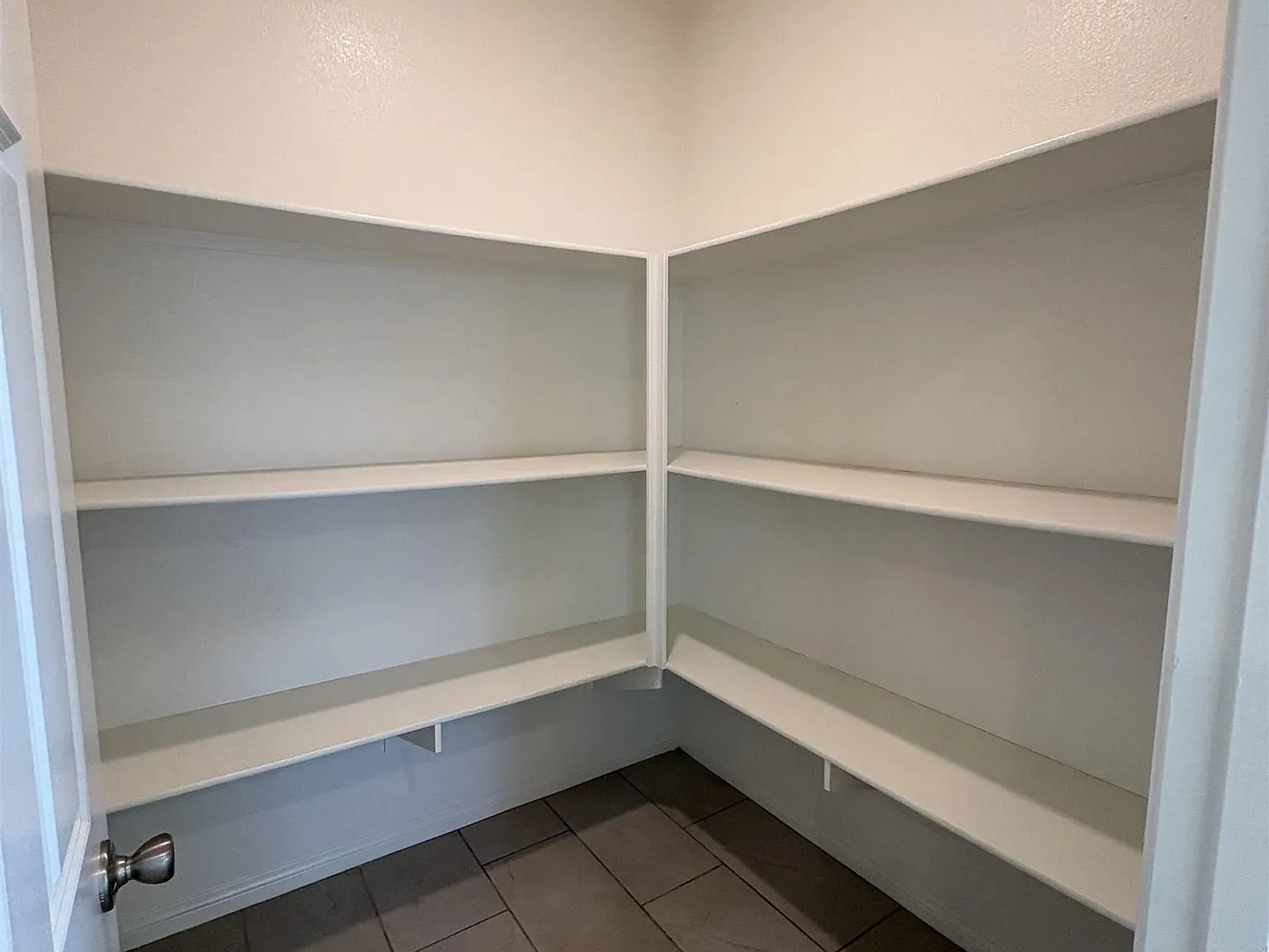 3 bed, 2.0 bath, 1627 sqft, $3,200 — Photo 4