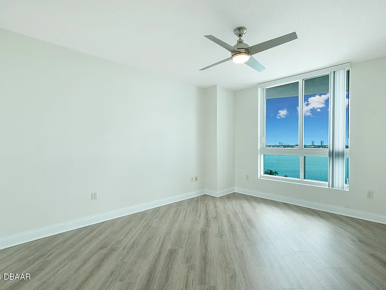 241 Riverside Dr #1006 — Photo 29
