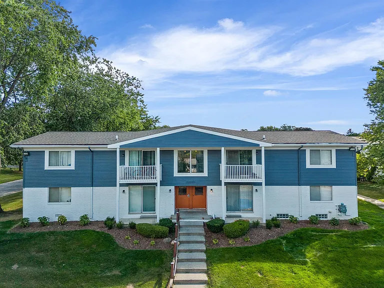 Town & Country Apartments - Wixom, MI — Photo 27