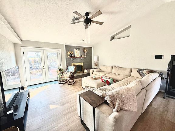 3rd image of 900 Polk St