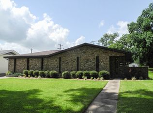 2727 W Chicago Ave, Nederland, TX 77627