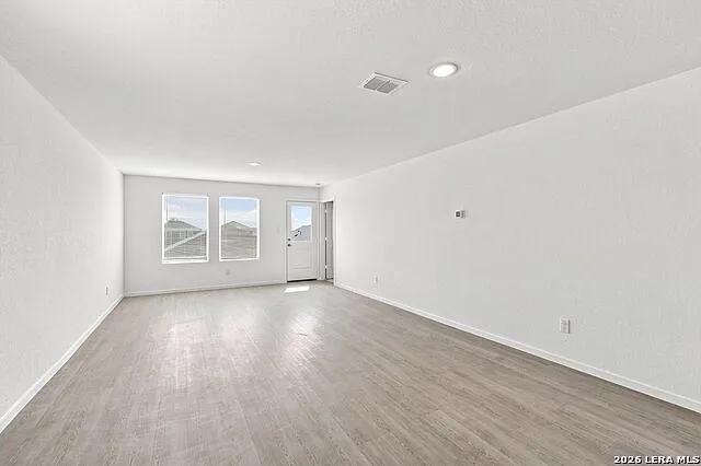 3 bed, 2.0 bath, 1402 sqft, $1,550 — Photo 2