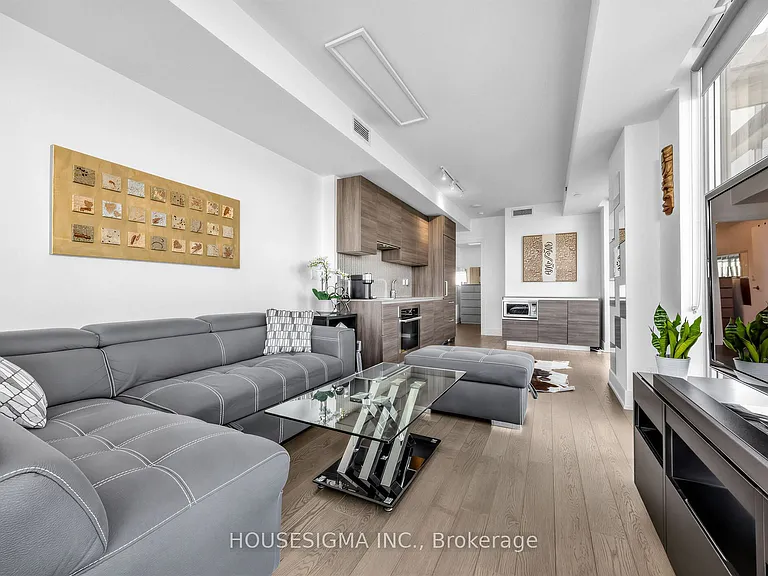 200 Bloor St W #2109 — Photo 3