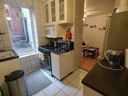 Rented by Highline Residential | media 39