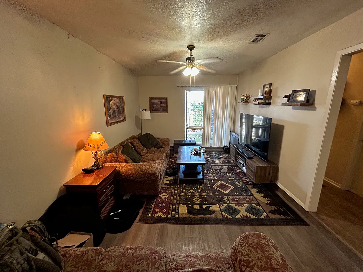 Building Photo - 1504 Pine Ridge Dr #A