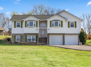 1406 Middle Creek Rd, Sevierville, TN 37862