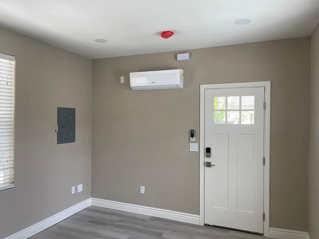 5695 Wells Ln — Photo 4