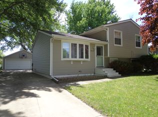 1835 Lark Ln, Waterloo, IA 50701