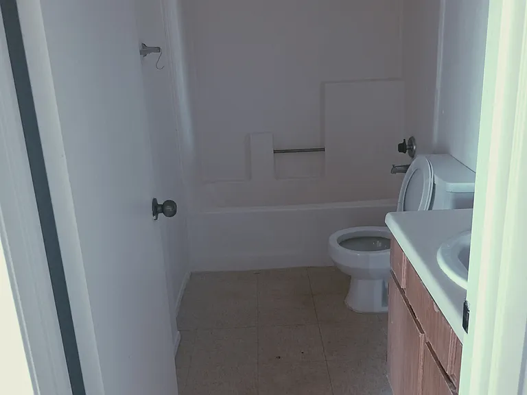Bayfield Apartments — Photo 14