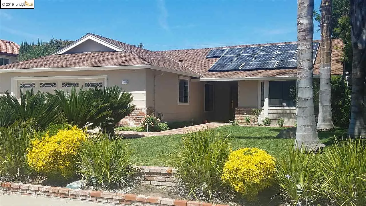 1080 Woodglen Dr photo 1