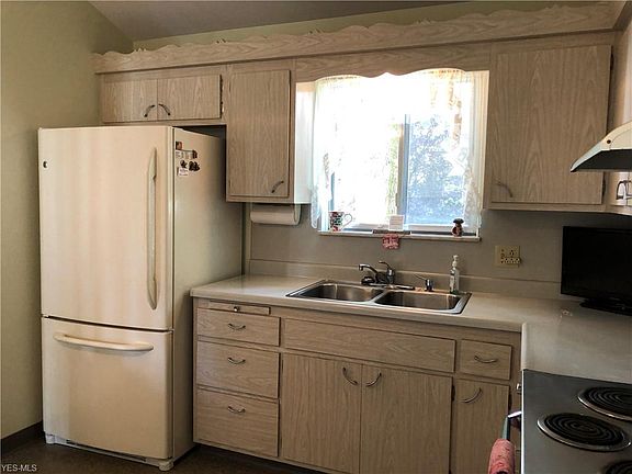 5th image of 21270 Ellen Dr