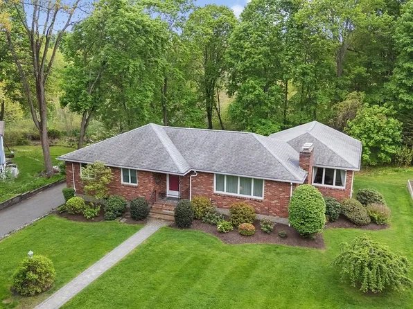 38 Greenwood Ln, Waltham, MA 02451