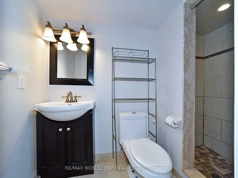 103 Foxchase Ave #16 — Photo 6