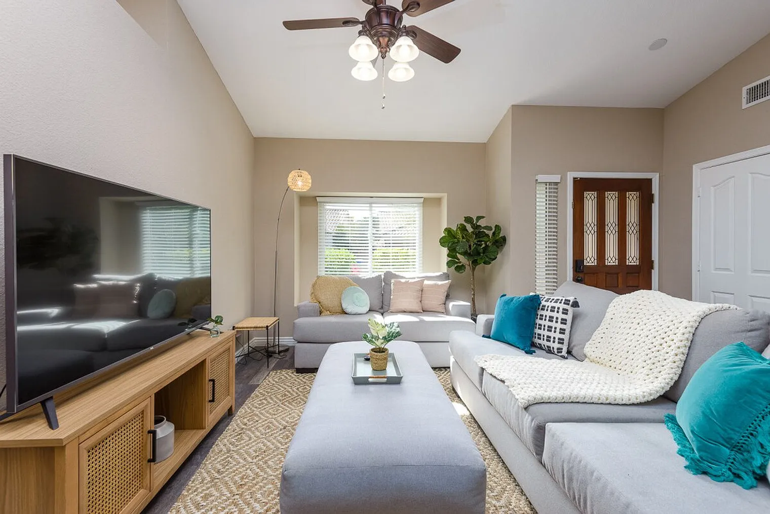 4 bed, 2.0 bath, $8,736 — Photo 4