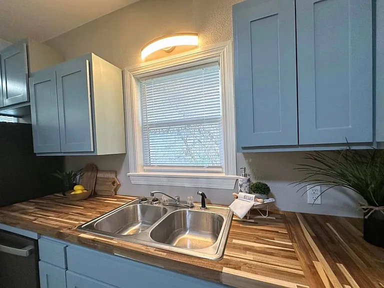 22 5th Ave SW — Photo 4