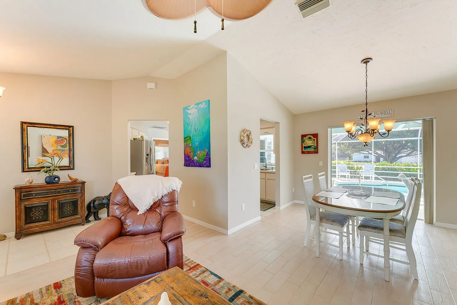 3 bed, 2.0 bath, 1593 sqft, $4,096 — Photo 4