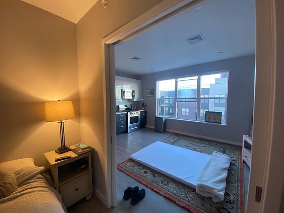 4th image of 1 Tower Ln #624