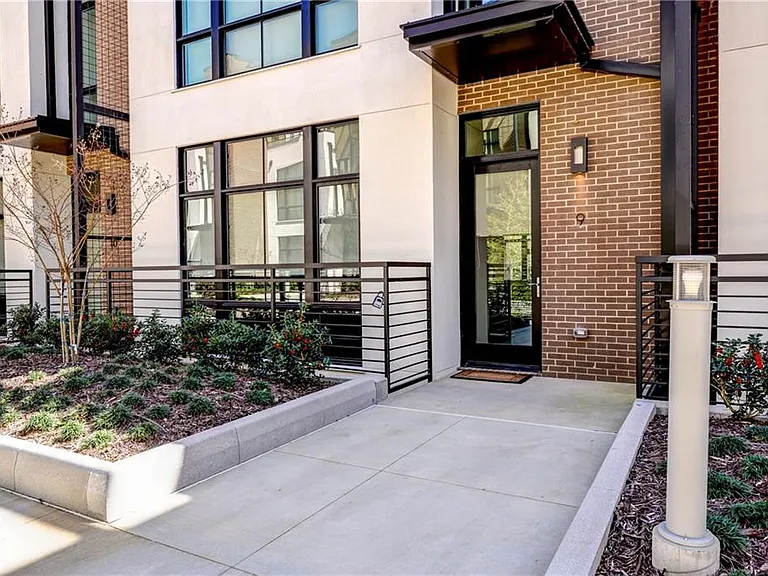 721 Longleaf Dr NE #9 — Photo 2