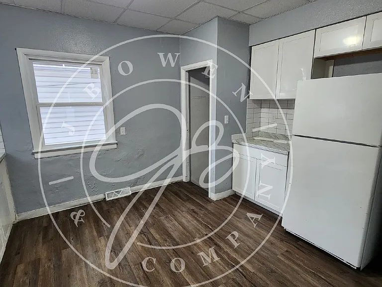 632 Nicholas St — Photo 3