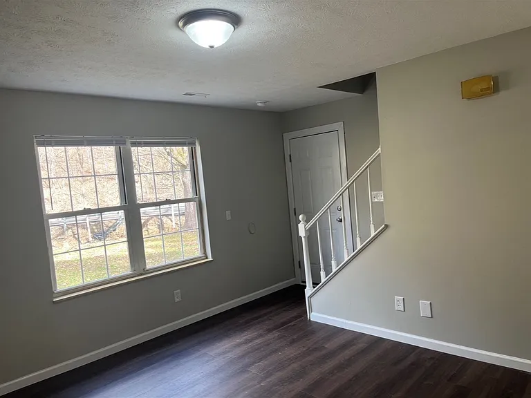 5135 Smith Creek Rd #B — Photo 7