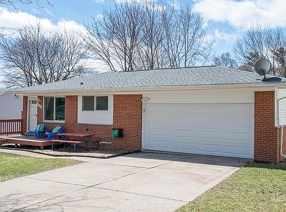 2nd image of 3330 Creek Dr