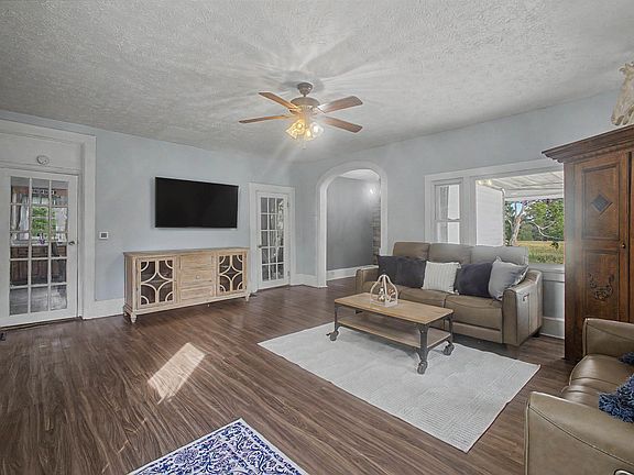 5th image of 8940 Green Valley Rd