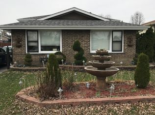 8122 New England Ave, Burbank, IL 60459