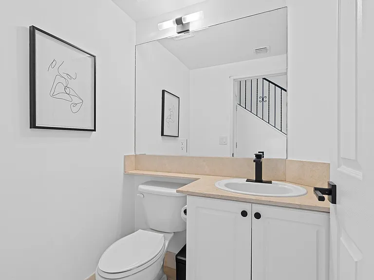 687 Hibiscus St — Photo 16