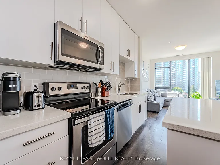 690 King St W #610 — Photo 9