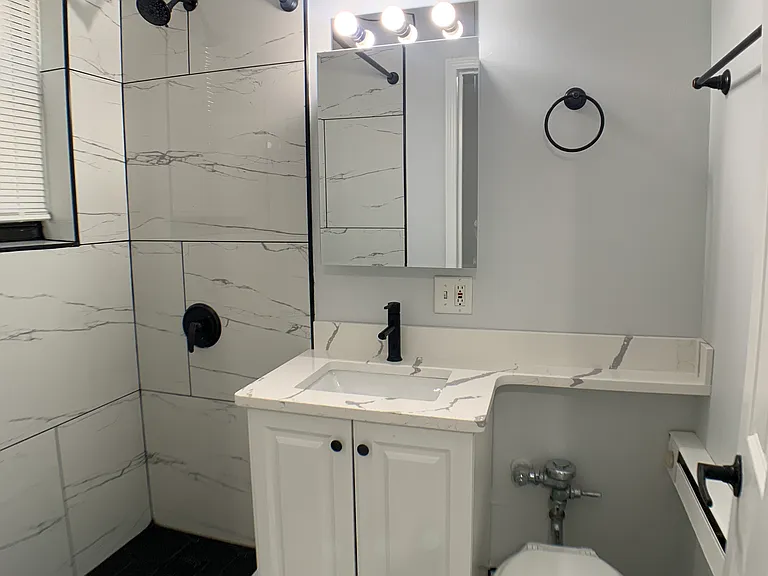 ANGELUS APARTMENTS — Photo 21