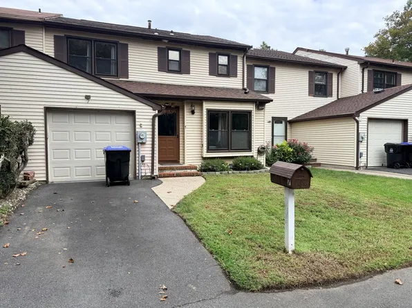 7 Hoffman Ct, East Brunswick, NJ