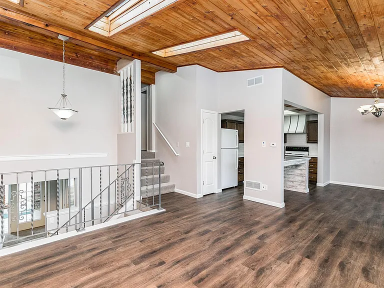 130 Harbet Ave NW — Photo 6