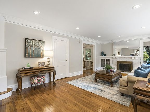 4th image of 54 University Ct
