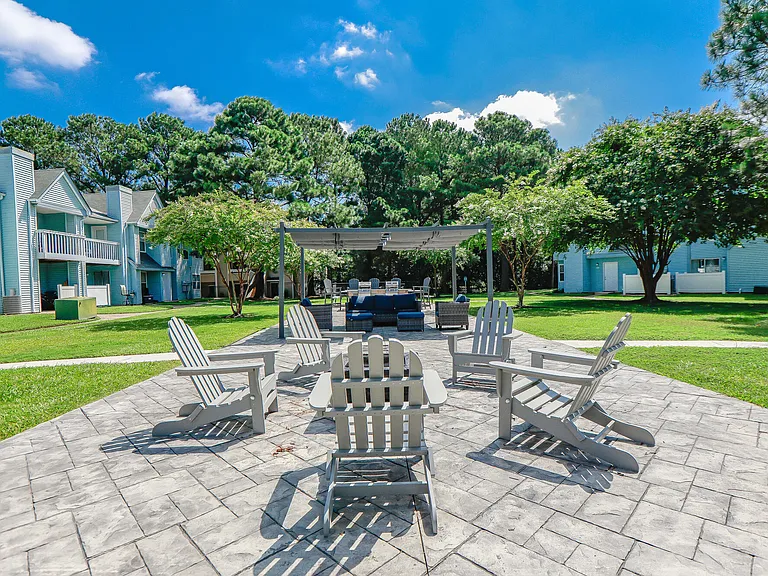 Royal Pointe — Photo 3