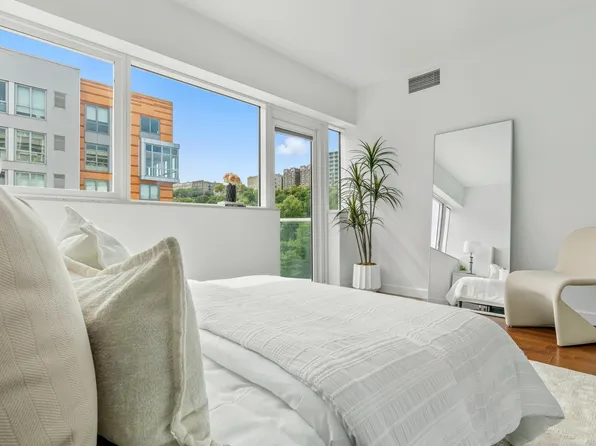 800 Avenue At Port Imperial image 16 of 41