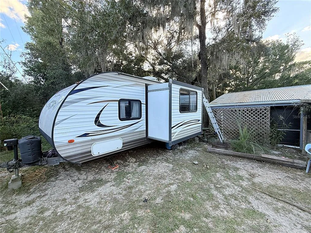1 bed, 1.0 bath, 180 sqft, $875 — Photo 2