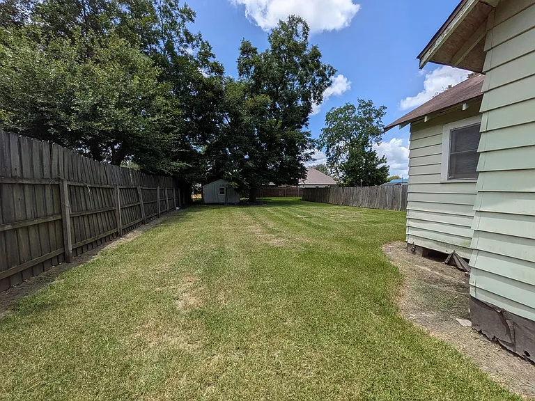 824 Llano St — Photo 10