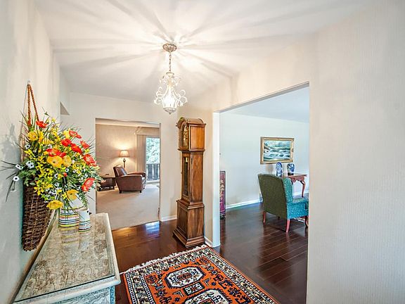 4th image of 5660 Golden Crst