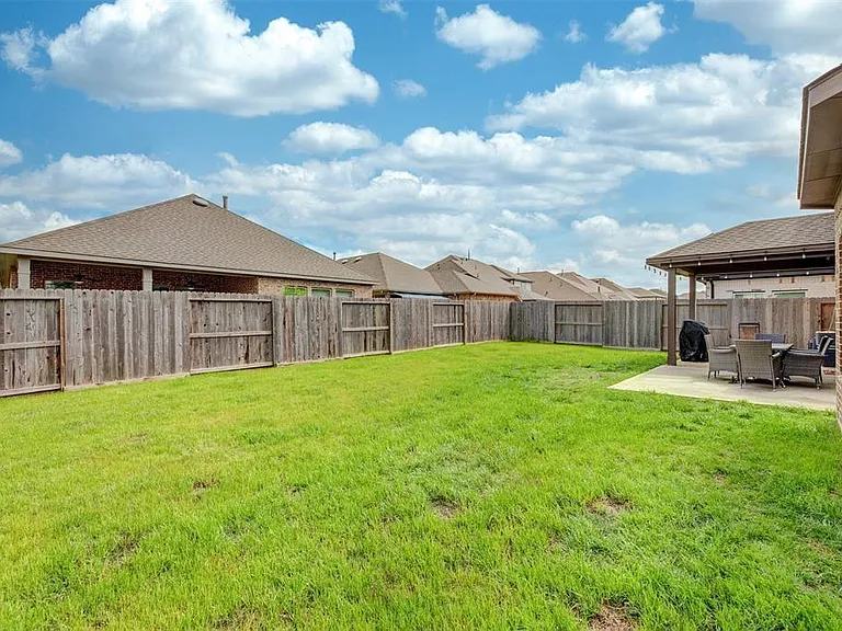 11730 Twin Creeks Hill Dr — Photo 32