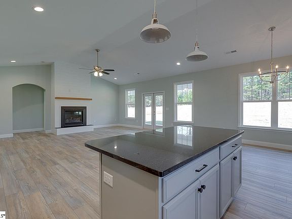 5th image of 36 Marion Meadow Ln
