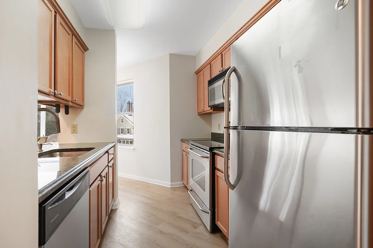 Building Photo - 107 Sutton Dr #107
