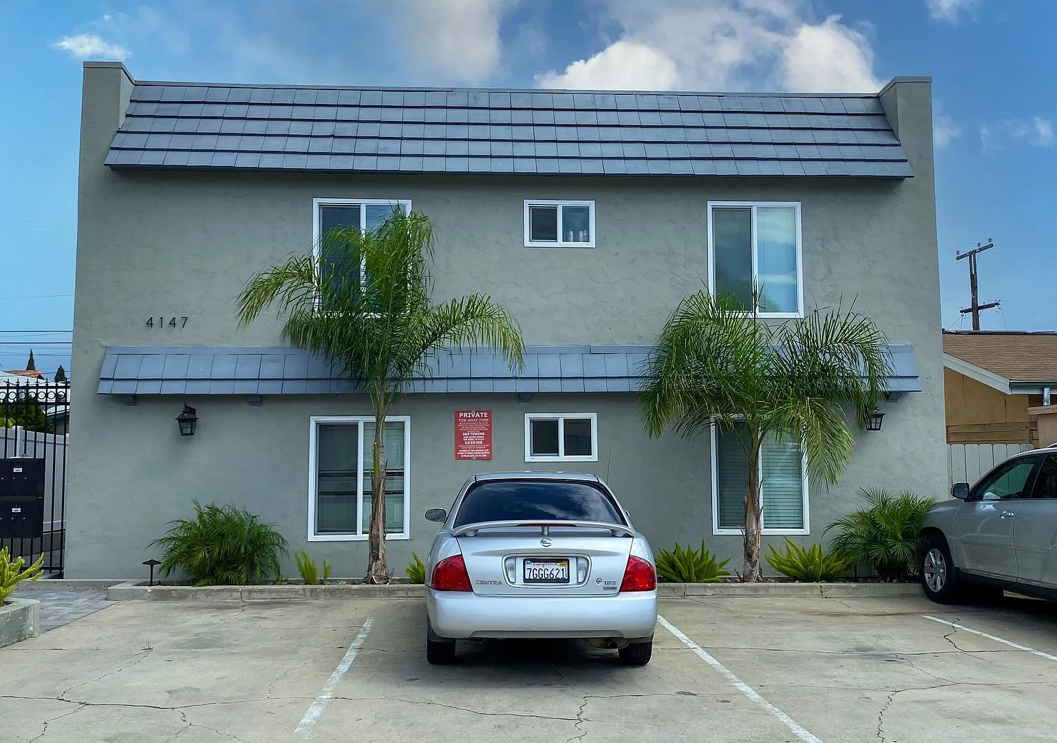 Twin Palms Apartments — Photo 1