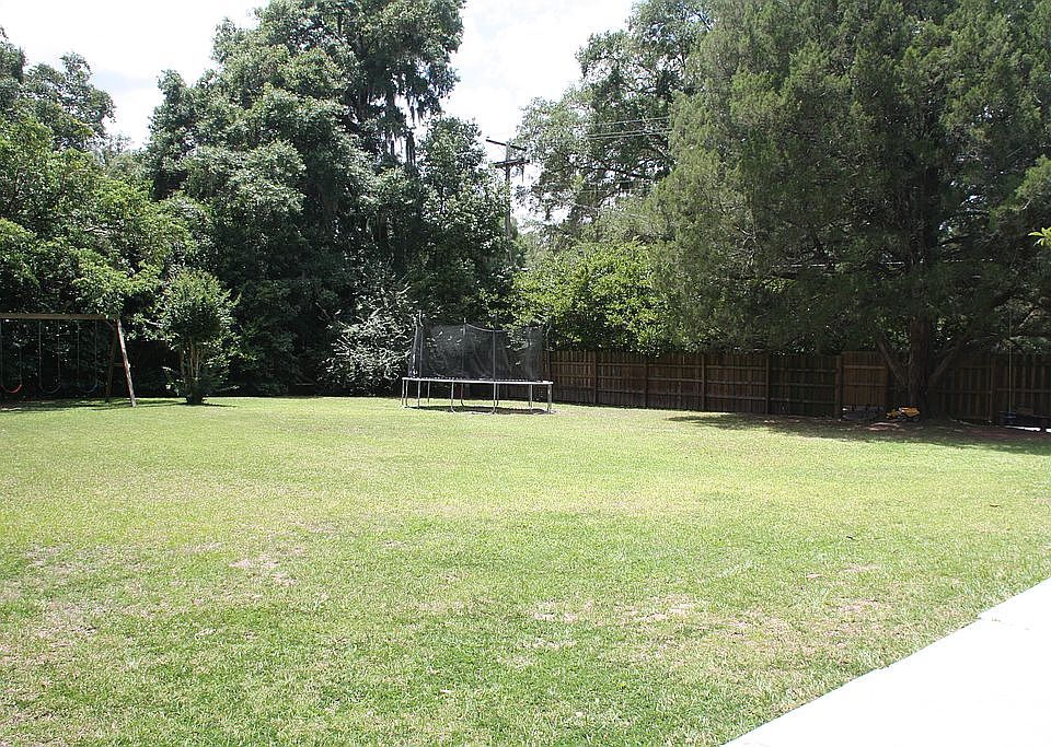 Spacious Private Backyard