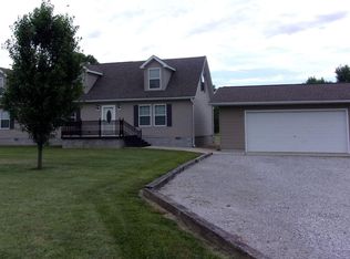 10526 N Spring Garden Ln, Mount Vernon, IL 62864