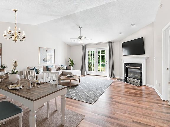 3rd image of 3027 Maple Ave APT C3