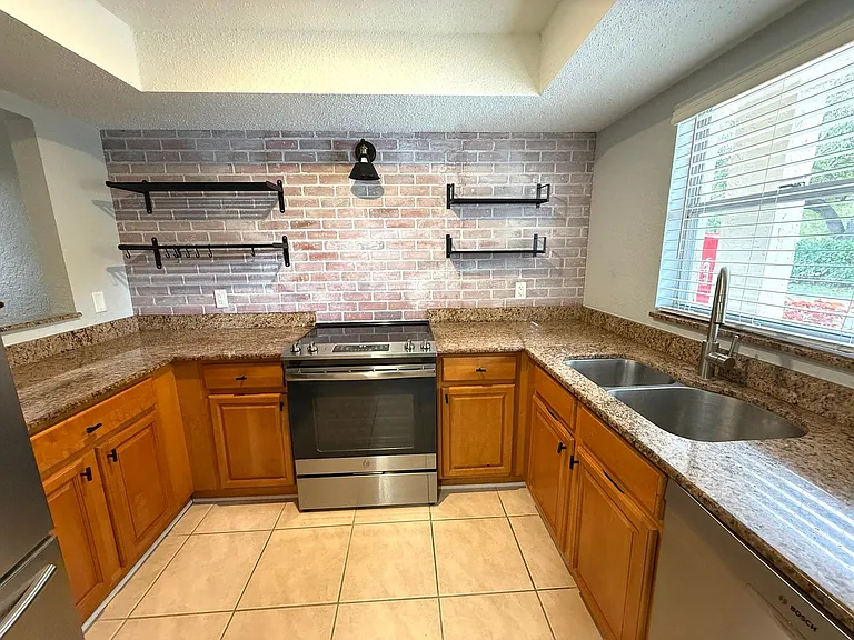 966 La Costa Cir #5 — Photo 8